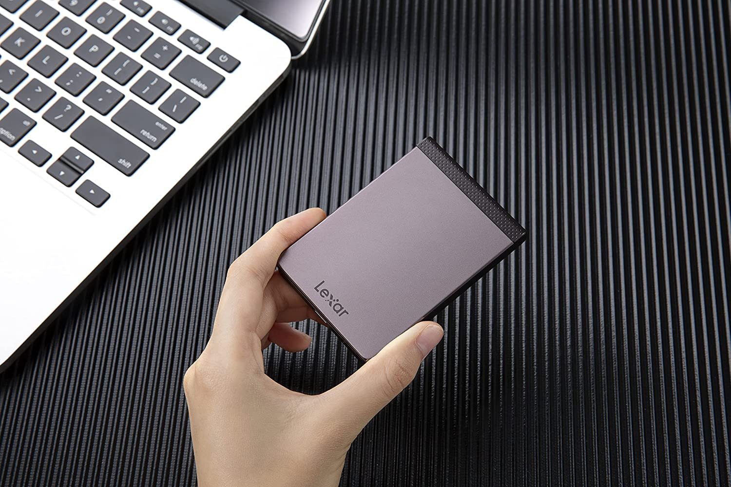 Lexar SL200 External SSD, 1 TB Maximum Read Speed 550MB/s Compact, Portable, USB3.2, Gen1, Type-C Portable SSD, PS5, PS4, Compatible with 3 Year Manufacturer's Warranty